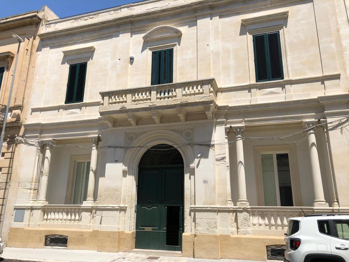 Carlo V - Con Piscina E Giardino Privati Appartement Lecce Buitenkant foto
