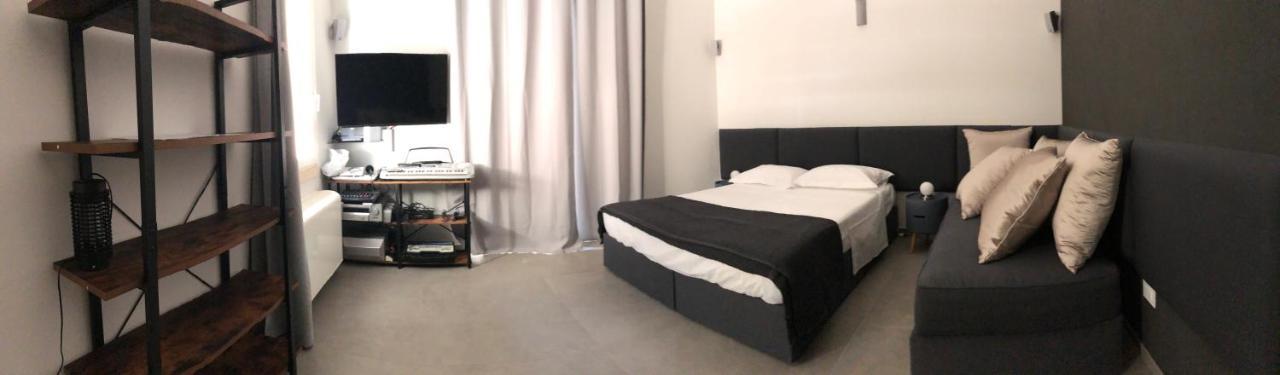 Carlo V - Con Piscina E Giardino Privati Appartement Lecce Buitenkant foto