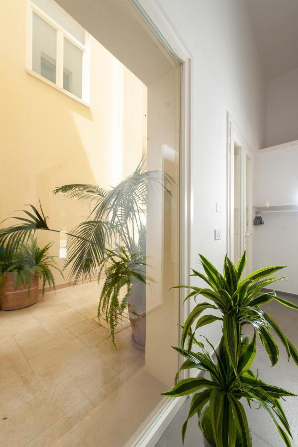 Carlo V - Con Piscina E Giardino Privati Appartement Lecce Buitenkant foto